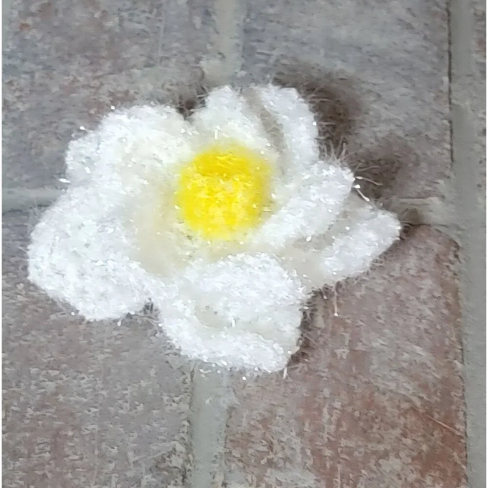 White and Yellow Flower Scrubby